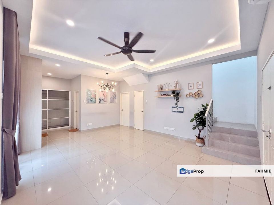 Fully renovated. Taman Desiran Bayu. Puchong. , Selangor, Puchong