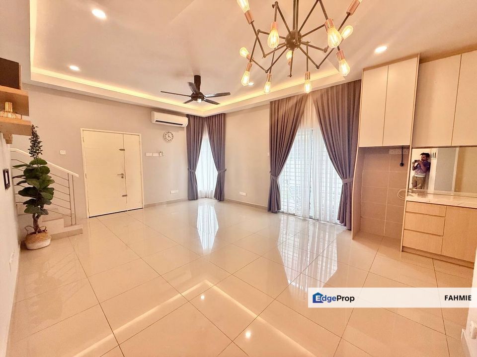 Fully renovated. Taman Desiran Bayu. Puchong. , Selangor, Puchong