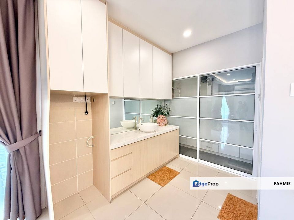 Fully renovated. Taman Desiran Bayu. Puchong. , Selangor, Puchong