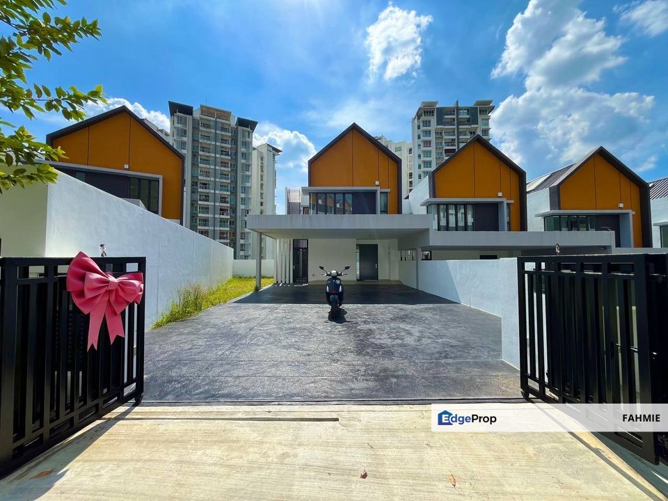 Not facing other house. End lot. Freehold. East 57. Taman Melawati. , Kuala Lumpur, Taman Melawati