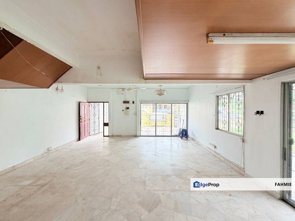 Corner lot. Non bumi lot. Taman Sri Watan. Ampang. , Selangor, Ampang