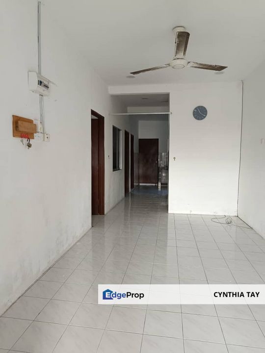 Single storey terrace for RM250K in a moved in condition near Mydin, Senawang, Negeri Sembilan, Seremban