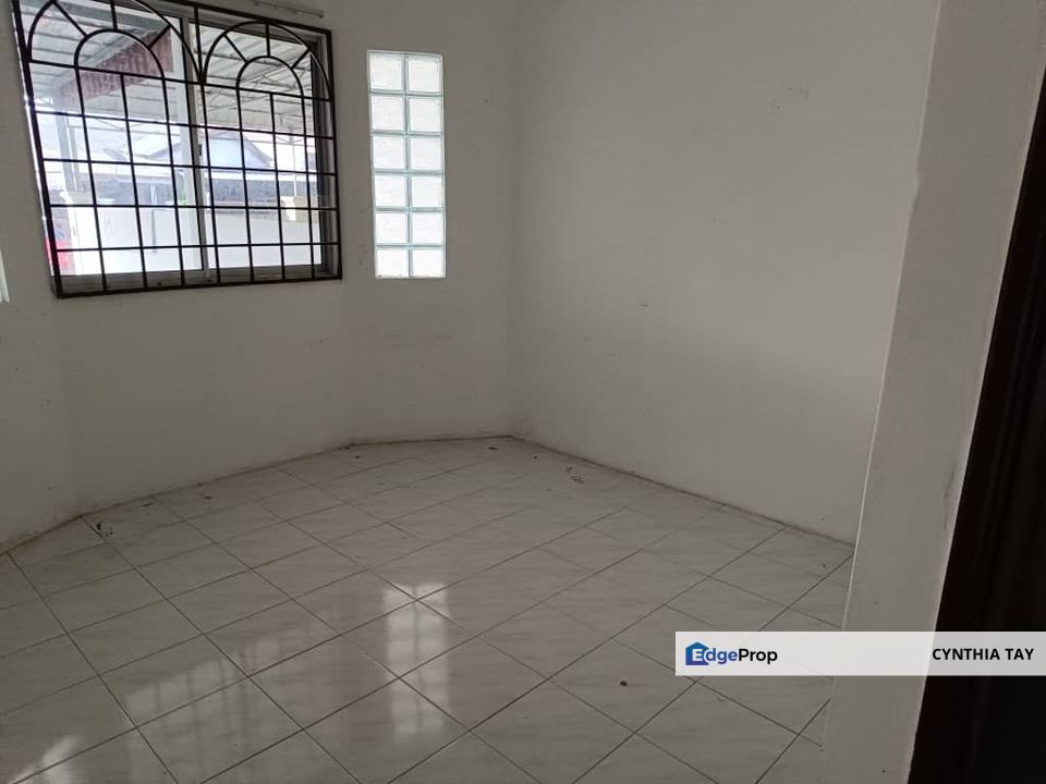 Single storey terrace for RM250K in a moved in condition near Mydin, Senawang, Negeri Sembilan, Seremban