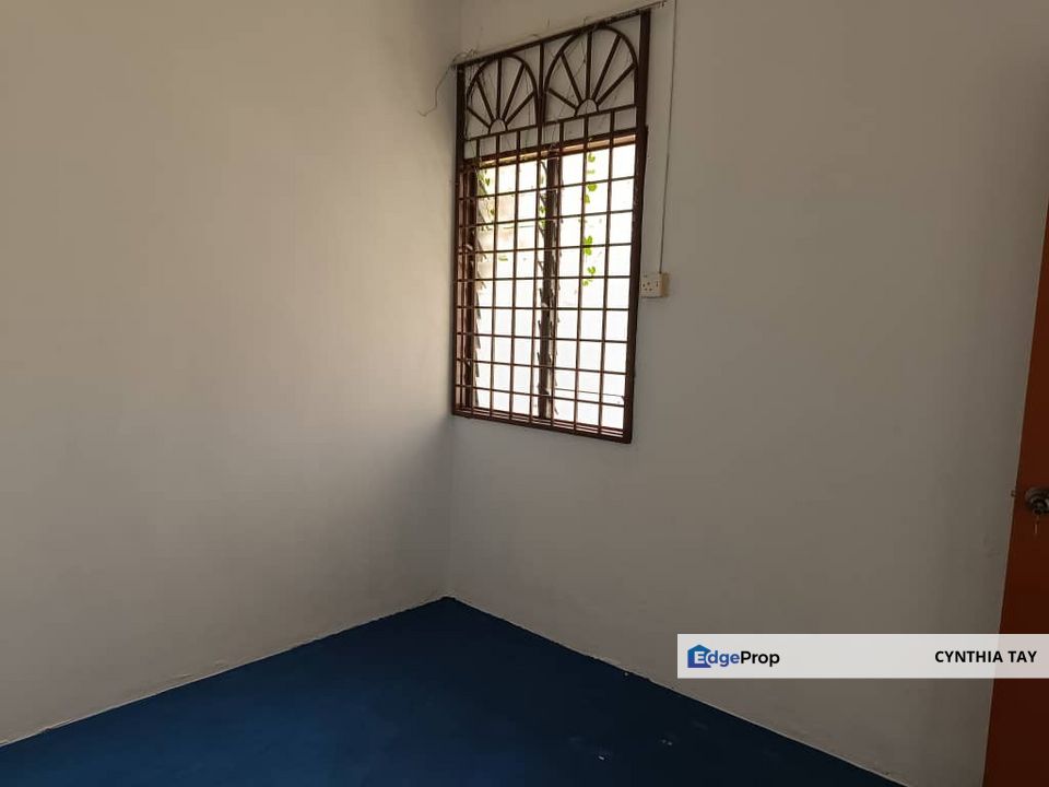 Single storey terrace in Taman Seremban Jaya newly painted and moved in condition below RM300K, Negeri Sembilan, Seremban