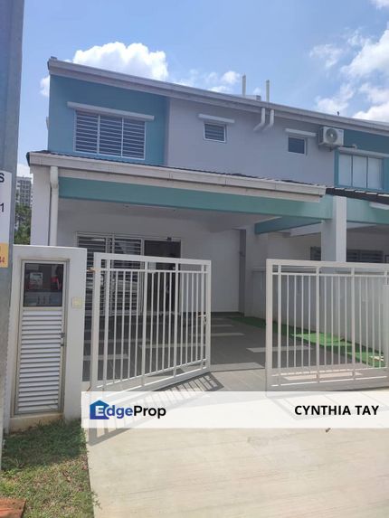 End lot double storey with 4 rooms in clean environment with gated guarded in Ara Impian, Seremban 2, Negeri Sembilan, Seremban