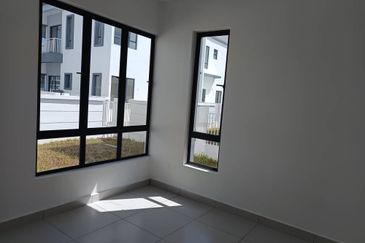 BRAND NEW DOUBLE STOREY SEMIDETACHED WITH GATED GUARDED COMMUNITY IN RASAH KEMAYAN - FACING NO HOUSE