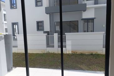 BRAND NEW DOUBLE STOREY SEMIDETACHED WITH GATED GUARDED COMMUNITY IN RASAH KEMAYAN - FACING NO HOUSE