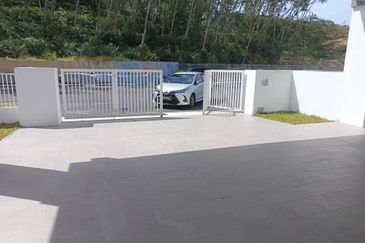 BRAND NEW DOUBLE STOREY SEMIDETACHED WITH GATED GUARDED COMMUNITY IN RASAH KEMAYAN - FACING NO HOUSE