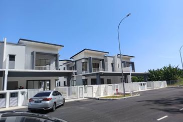 BRAND NEW DOUBLE STOREY SEMIDETACHED WITH GATED GUARDED COMMUNITY IN RASAH KEMAYAN - FACING NO HOUSE