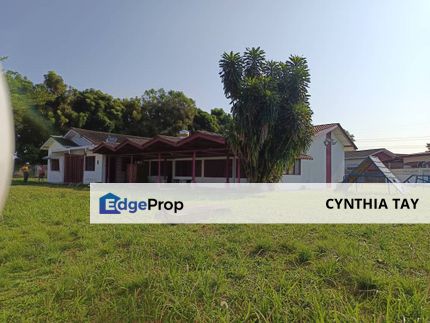 Huge single storey bungalow with huge land more than 21,000 sqft land, free hold property in Seremban , Negeri Sembilan, Seremban