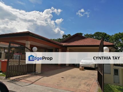 Single storey semidetached in gated guarded area in Seremban 2 - Acacia. House walking distance to the guard house, Negeri Sembilan, Seremban