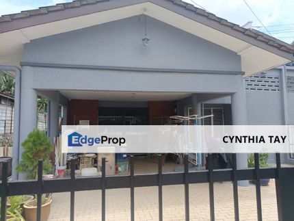 Single storey semidetached with 4 rooms and 2 bathrooms walking distance to school below market value near Taman Blossom, Negeri Sembilan, Seremban