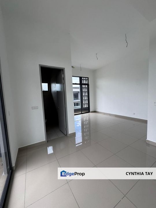 Double storey terrace end lot walking distance to school and near Aeon with brand new house in gated guarded taman in Seremban 2, Negeri Sembilan, Seremban