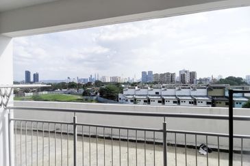 BAYU SENTUL CONDO, SENTUL