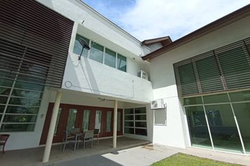 Exclusive Bungalow- Beverly Row, IOI Resort City, Putrajaya.