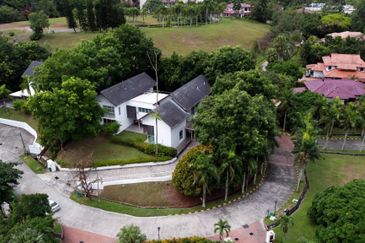 Exclusive Bungalow- Beverly Row, IOI Resort City, Putrajaya.