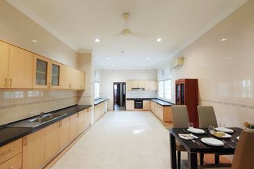 Exclusive Bungalow- Beverly Row, IOI Resort City, Putrajaya.