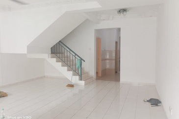 Double Storey Taman Seri Pristana, Saujana Utama