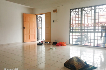 Double Storey Taman Seri Pristana, Saujana Utama