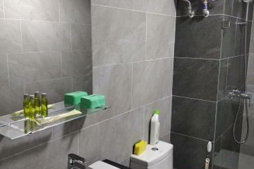 Emporis, Kota Damansara, Pj