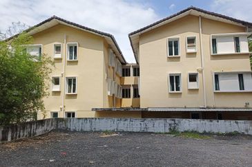 3 Storey Building Apartment with Parking Land, Brickfield, Kl