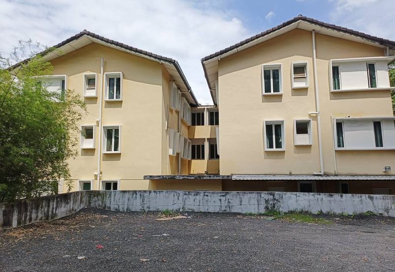 3 Storey Building Apartment with Parking Land, Brickfield, Kl