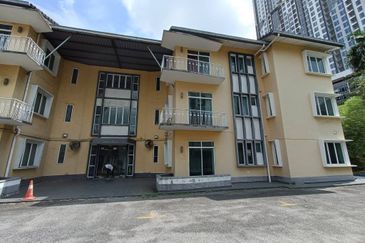3 Storey Building Apartment with Parking Land, Brickfield, Kl