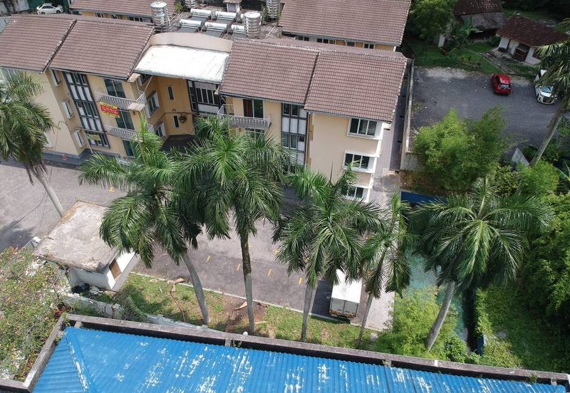 3 Storey Building Apartment with Parking Land, Brickfield, Kl