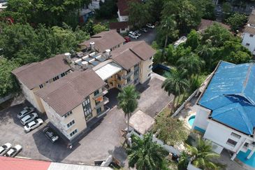 3 Storey Building Apartment with Parking Land, Brickfield, Kl