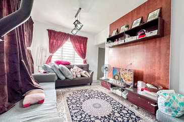 Dahlia Apartment ( Saujana Utama 2 )