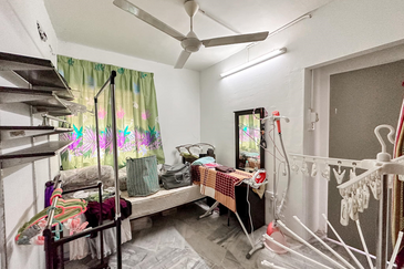 Dahlia Apartment ( Saujana Utama 2 )