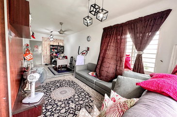 Dahlia Apartment ( Saujana Utama 2 )