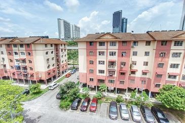 Flat PKNS, Seksyen 7