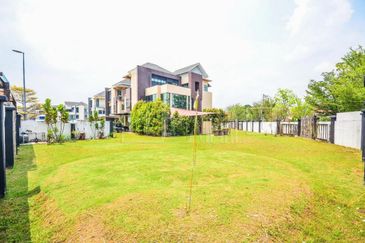 Kristal Court, Seksyen 7