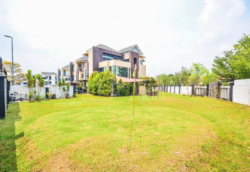 Kristal Court, Seksyen 7