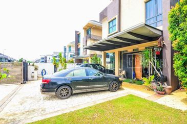 Kristal Court, Seksyen 7