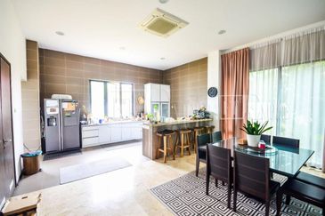 Kristal Court, Seksyen 7