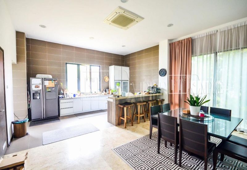 Kristal Court, Seksyen 7