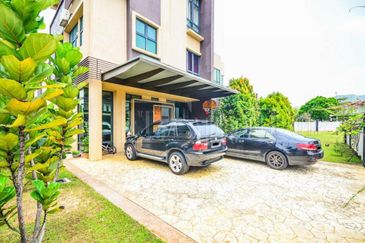 Kristal Court, Seksyen 7