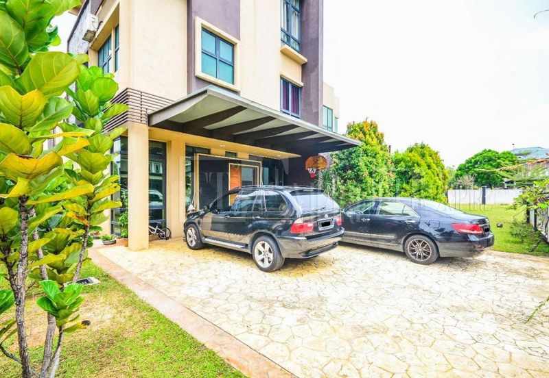 Kristal Court, Seksyen 7