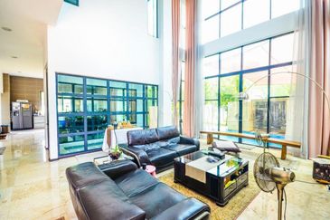 Kristal Court, Seksyen 7