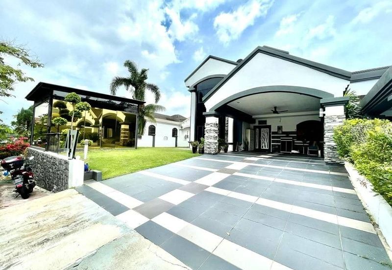 KGSAAS Golf Club, Seksyen 13