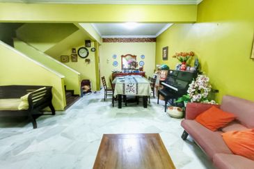 Beside Sunway Piramid, Double Storey Terrace 