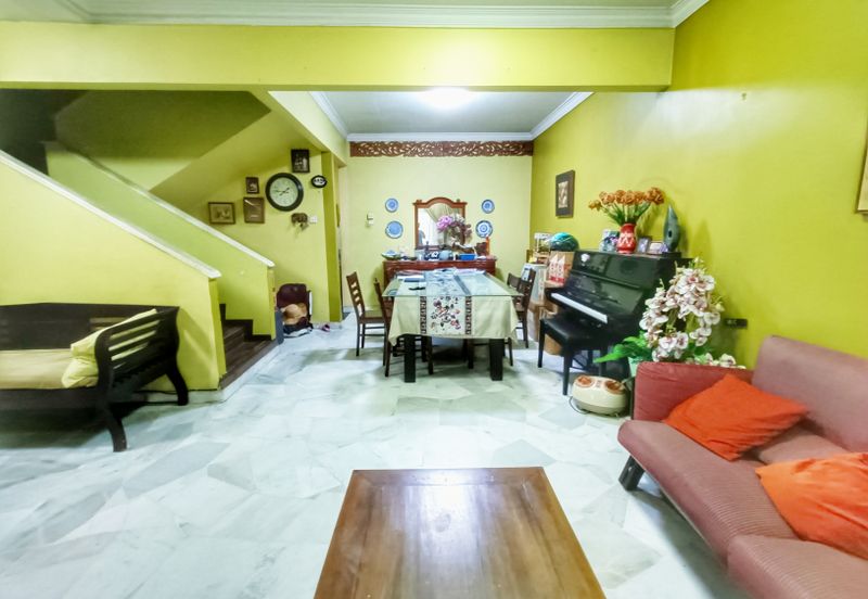 Beside Sunway Piramid, Double Storey Terrace 