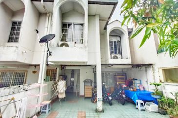 Beside Sunway Piramid, Double Storey Terrace 