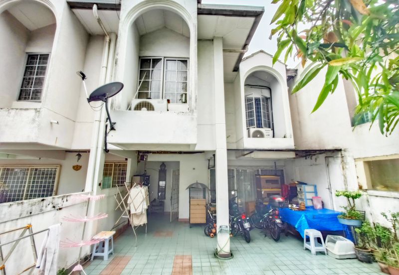 Beside Sunway Piramid, Double Storey Terrace 