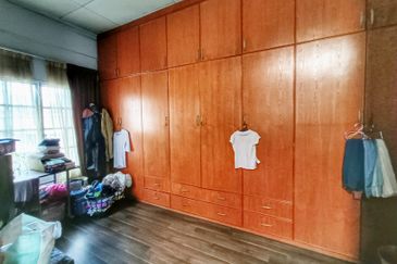 Beside Sunway Piramid, Double Storey Terrace 