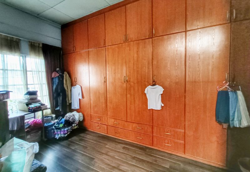 Beside Sunway Piramid, Double Storey Terrace 