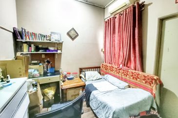 Beside Sunway Piramid, Double Storey Terrace 