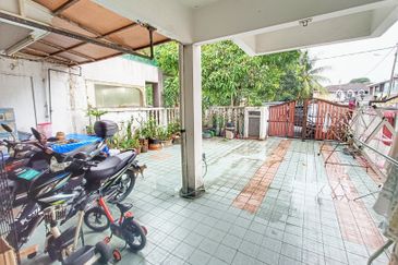 Beside Sunway Piramid, Double Storey Terrace 